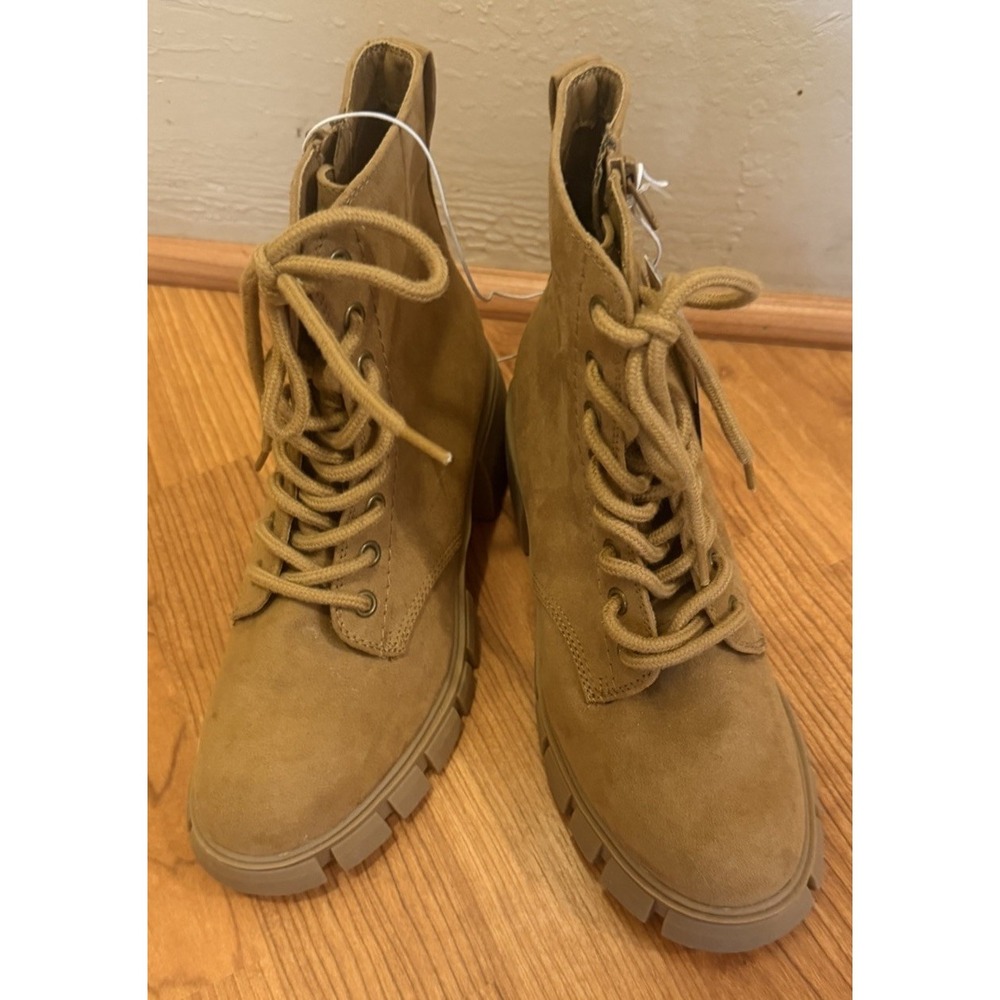 Universal Thread Women's Size 6 Tan Combat Boots Lace Up Lug Sole NWT